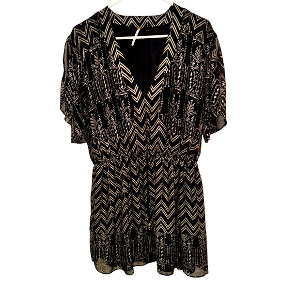 Free People Dresses & Skirts - Women’s—Free People Black And Gold Short Split Sleeve V-Neck Dress. Size Small.